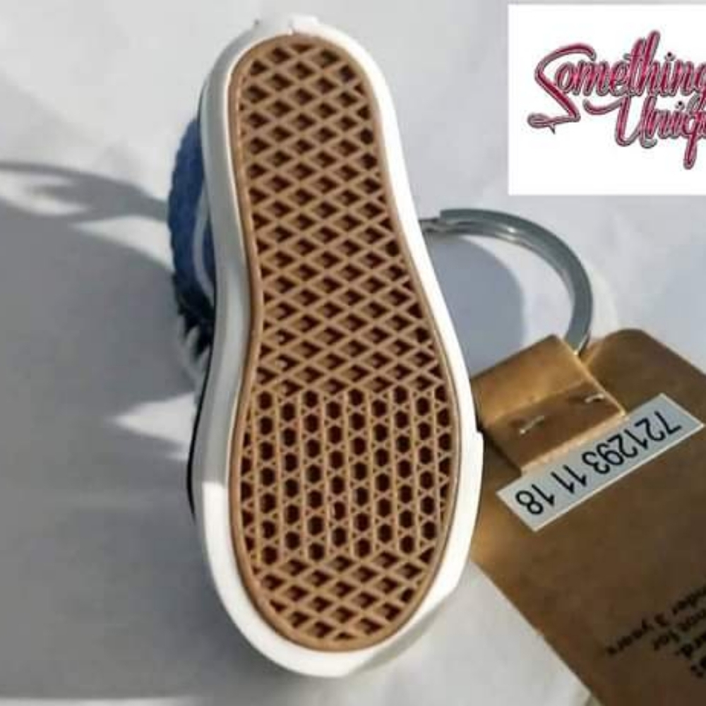 Vans Shoe Keychain - Picture 3 of 4
